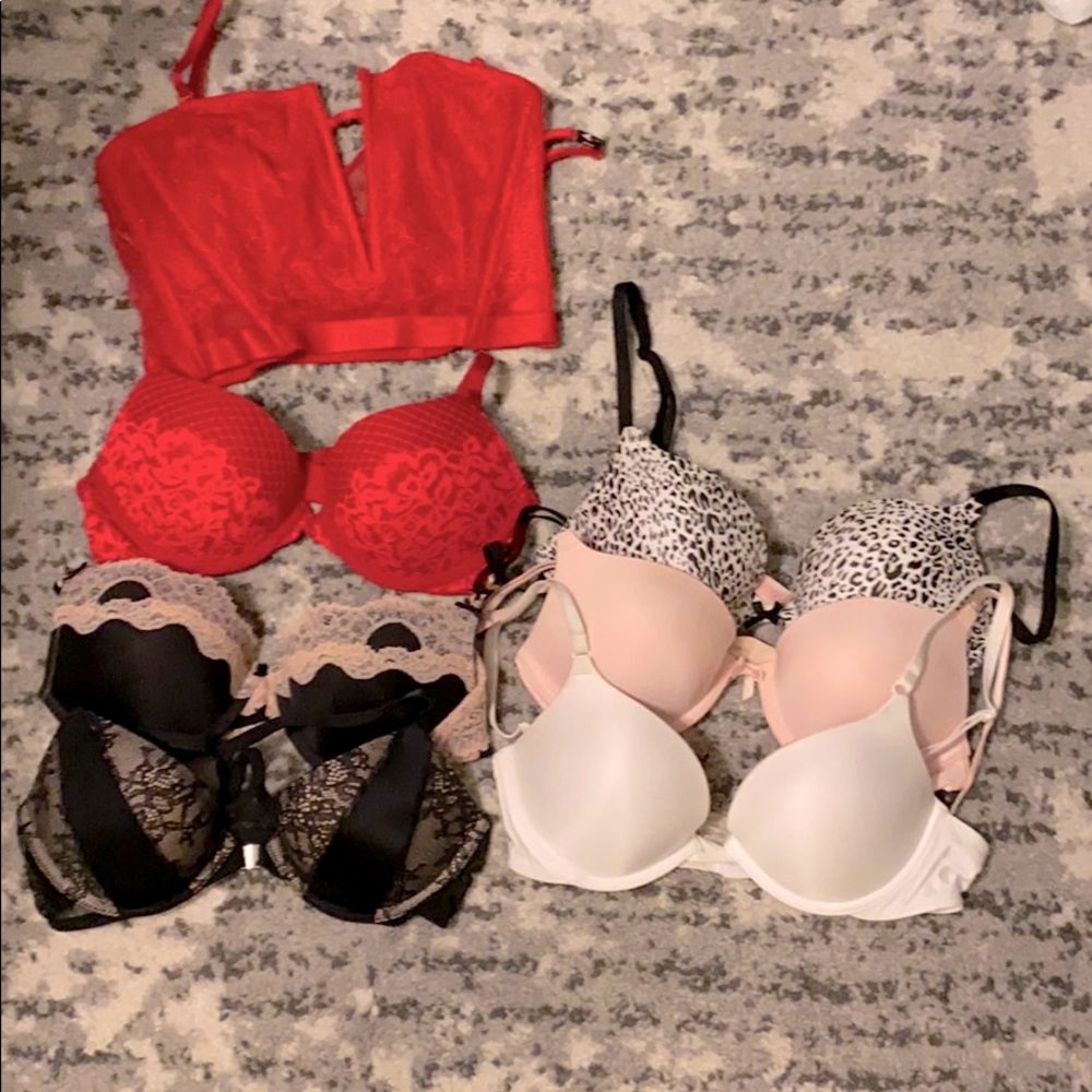 Assortment of Victoria’s Secret bras